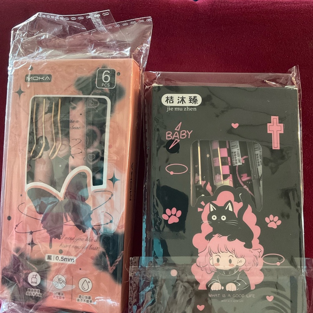 Moka Gel Pen Sets with Butterfly or Cat Design. Rubber Grips. Set of Six. - Picture 8 of 8